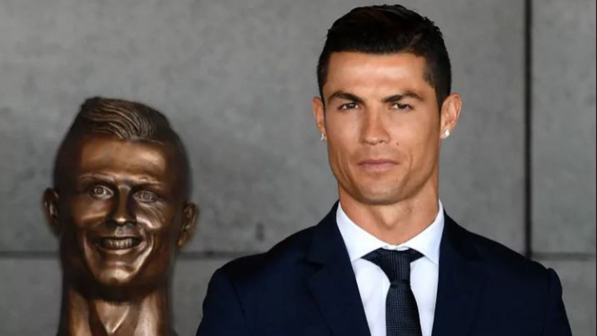 Bustul din bronz al lui Ronaldo, instalat pe aeroportul din Madeira, numit ciudat și bizar. Foto: Gulliver/ Getty Images