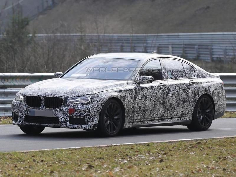 Новую "семерку" BMW засняли во время теста