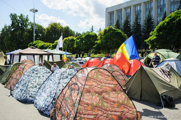 Protestatarii vor continua protestele, iar guvernanţii vor tergiversa cu satisfacerea revendicărilor în speranţa că spiritele se vor calma.