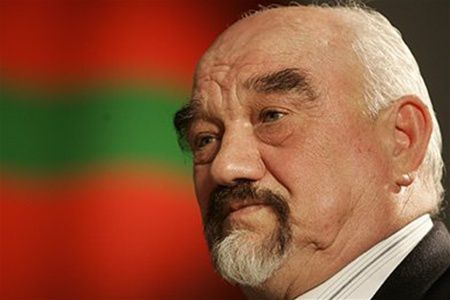 Смирнов лидирует в неофициальных опросах.   Фото: obozrevatel.com