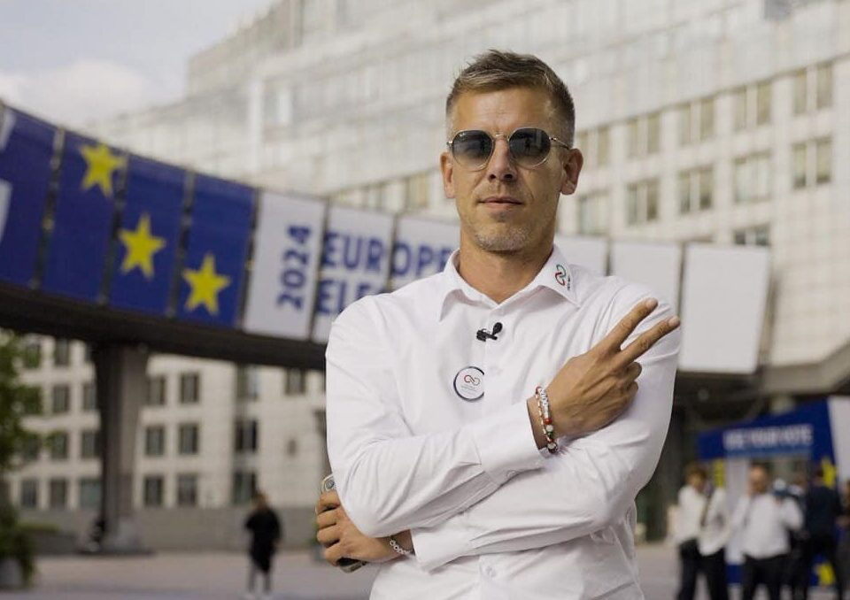 Principalul rival al lui Orban susține că este șantajat cu publicarea unor imagini video intime.