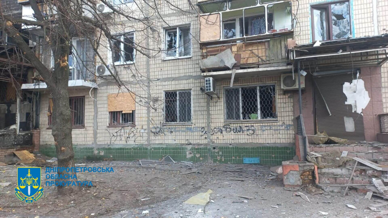 В результате атаки дрона на город Никополь погибла женщина, есть раненые.