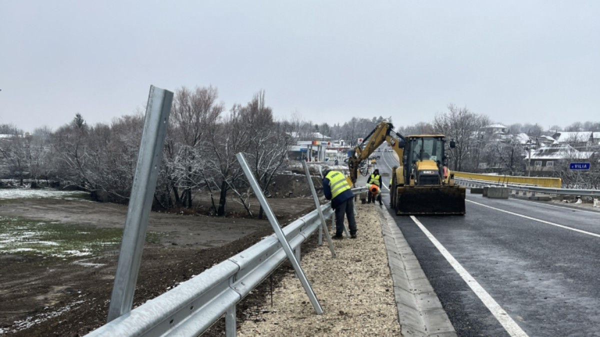 Открыто движение по двум мостам на дороге М5 на границе с Украиной.