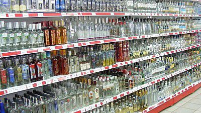 Băuturi alcoolice expirate în magazine din Strășeni și Bălți