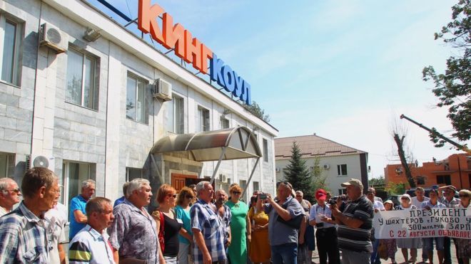 Ростовские шахтеры, уже год требующие выплаты зарплат, обиделись на слова директора ВЦИОМ про "дерьмо".
