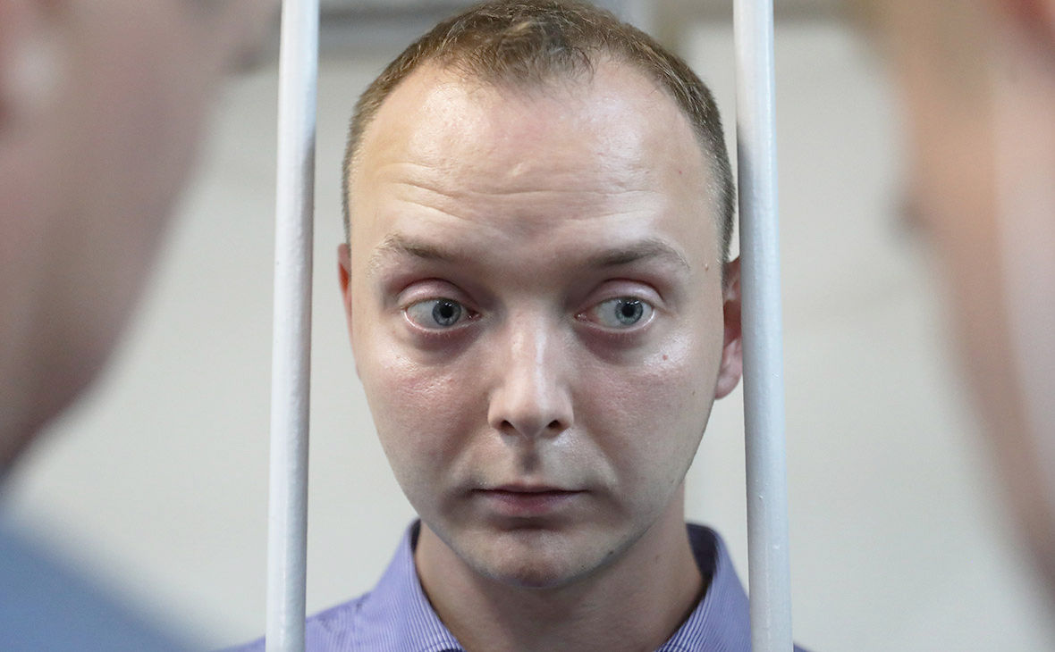 Российского журналиста Ивана Сафронова приговорили к 22 годам строго режима.