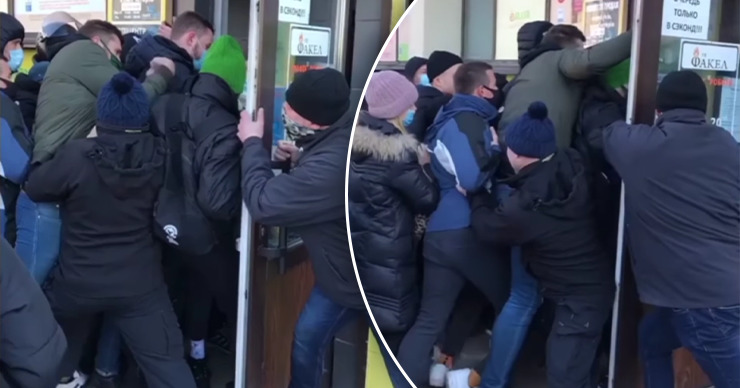 В Киеве штурмовали секонд-хенд из-за поступления нового товара.