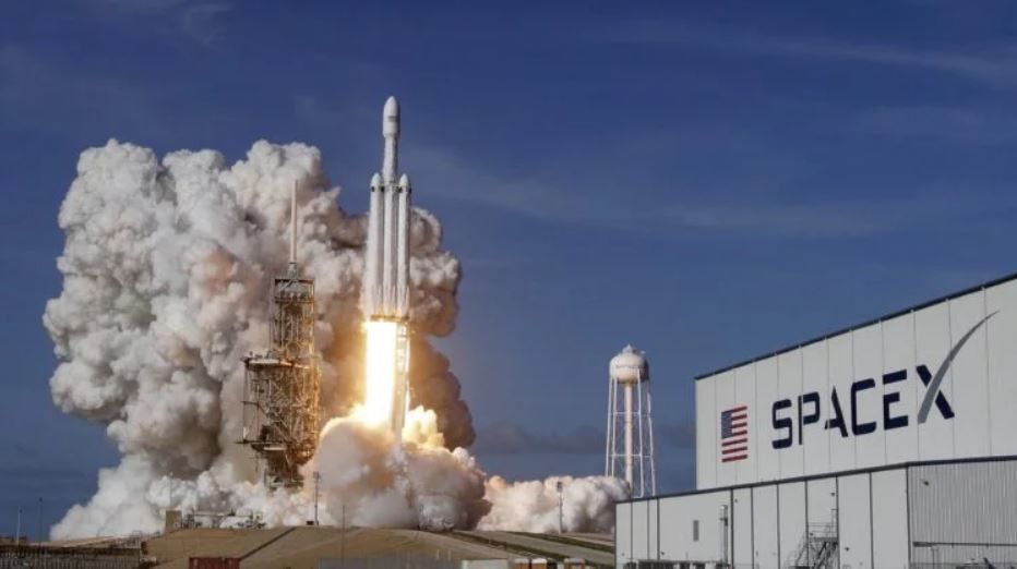Стоимость запуска Falcon 9 с возвращением первой ступени составляет 62 миллиона долларов. 