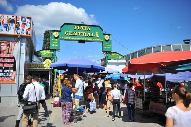 Pieţele, luate cu asalt. Oamenii se pregătesc de sezonul rece