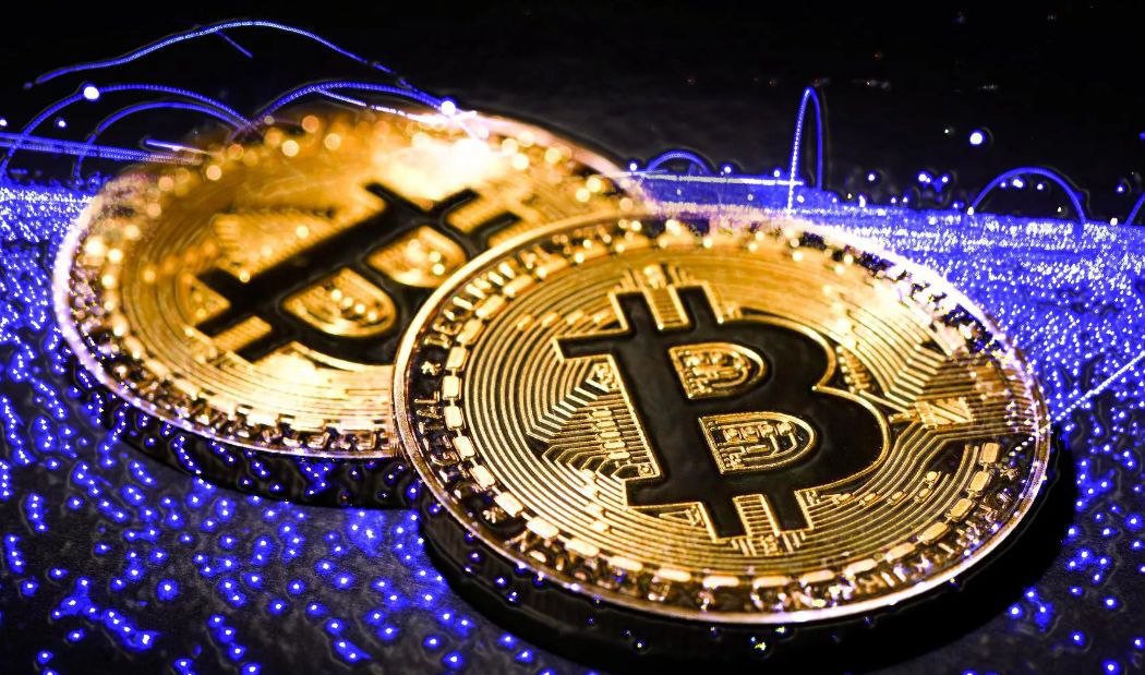 Стоимость биткоина превысила $25 000 впервые с середины июня.