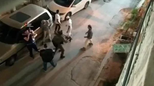 Израильский солдат защитил палестинца от евреев в Хевроне.