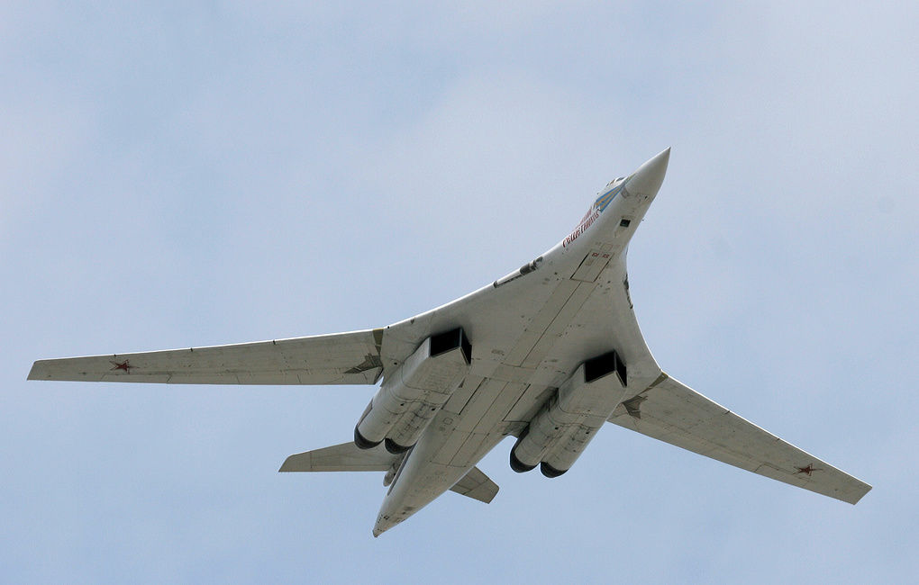Стратегические ракетоносцы Ту-160 вернулись на аэродром базирования.