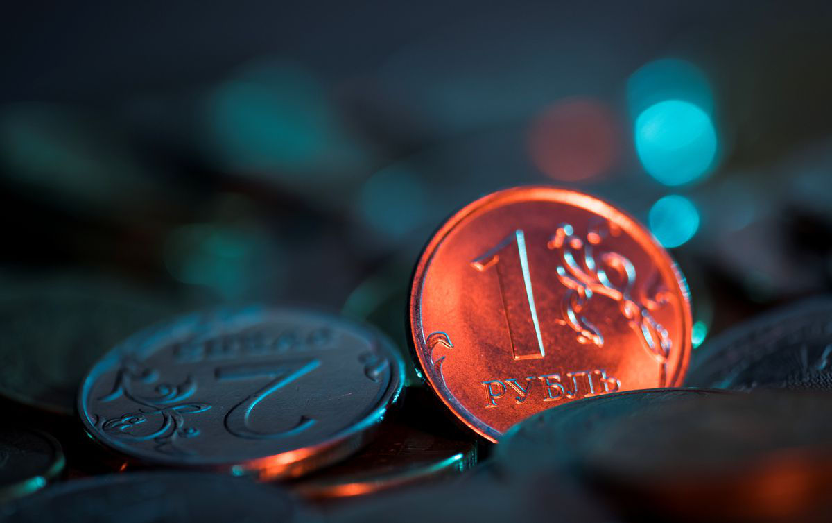 Анализ Reuters: Восстановление рубля обманчиво, россияне будут беднеть.