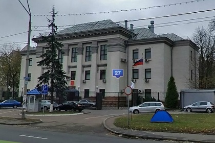Сотредники посольства были задержаны на выходе из кафе под откровенно вымышленным предлогом.   Фото: news.rambler.ru