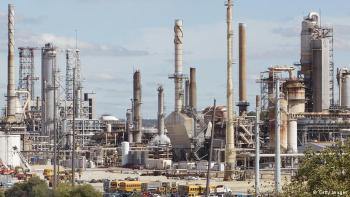 Америка заливает мир дешевой нефтью.