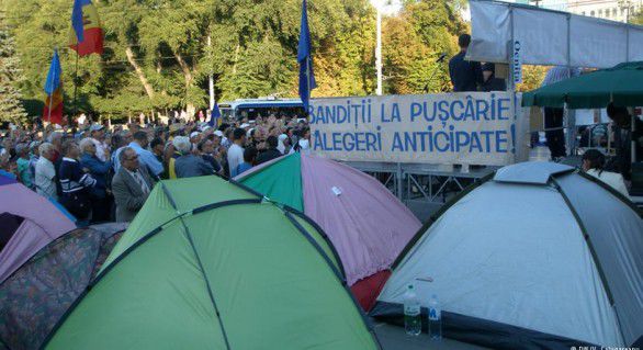 Protestatarii s-au întâlnit cu ambasadorii UE şi SUA.