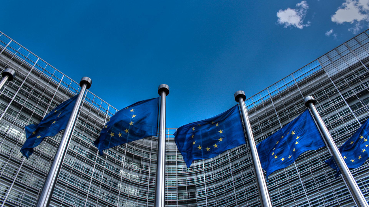 Страны ЕС начали процесс рассмотрения заявок на вступления Украины, Молдовы и Грузии.