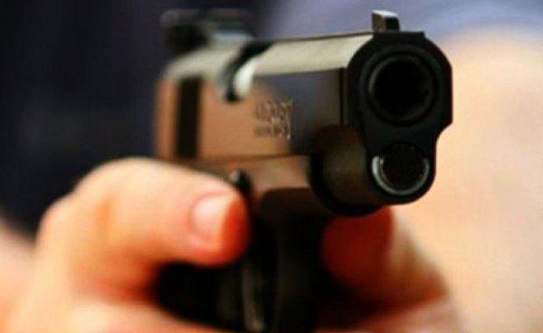 Un polițist l-a împușcat mortal pe tatăl prietenului său, din greșeală