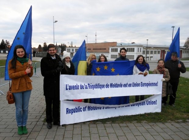 Aproape o sută de mii de moldoveni au părăsit oficial, pentru totdeauna, R. Moldova, stabilindu-se cu traiul într-o altă țară, arată datele ÎS „Registru”.