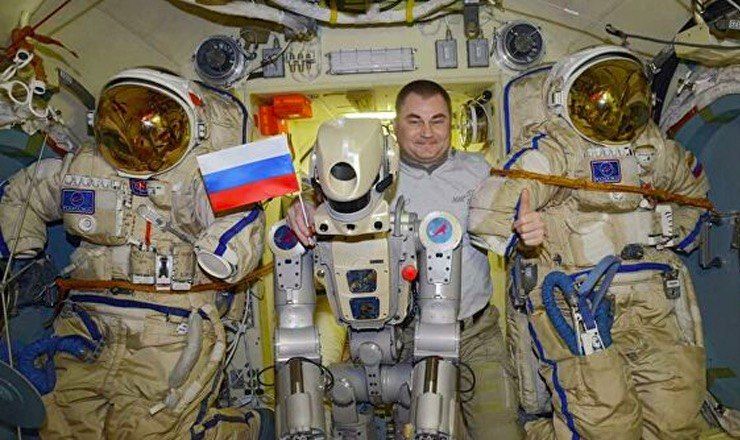 Опубликовано видео с роботом "Федором" на МКС.