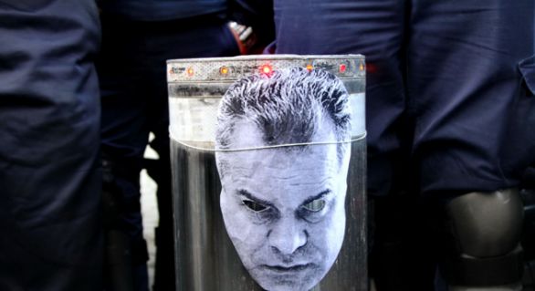 Protest cu măşti la hotelul lui Plahotniuc. Foto: jurnal.md