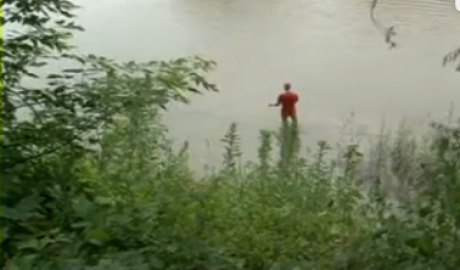 Una dintre fetele care s-au înecat în râul Prut acum cinci zile a fost găsită de salvatori. Foto: jurnal.md