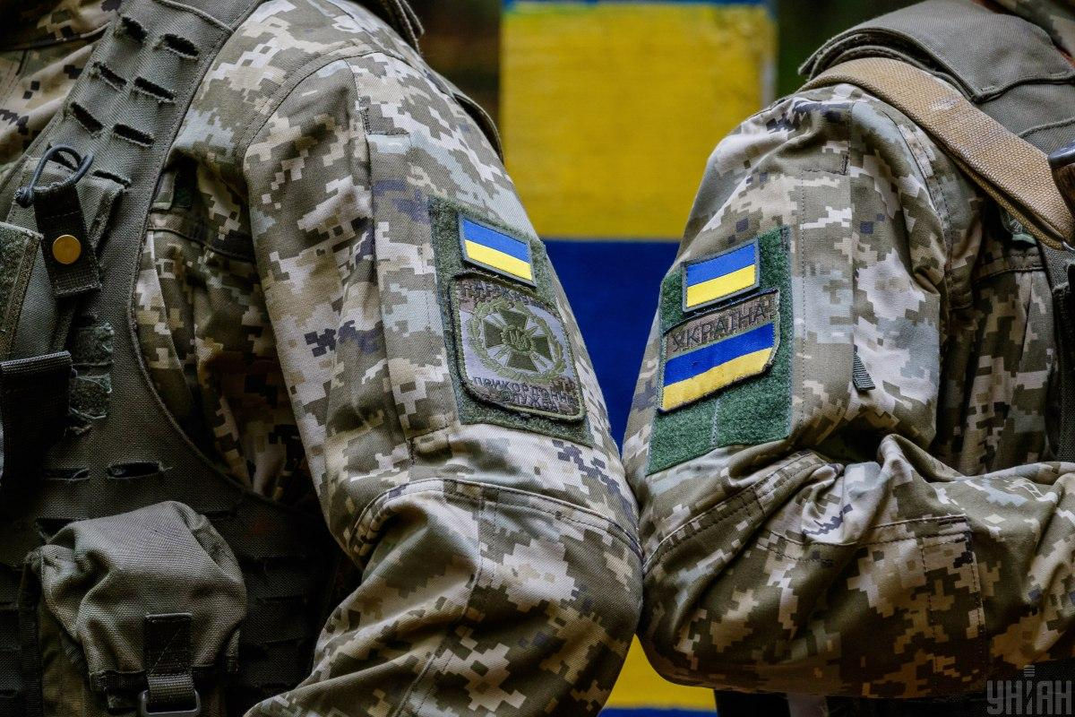 Двое мужчин пытались сбежать из Украины, выдавая себя за подростков.