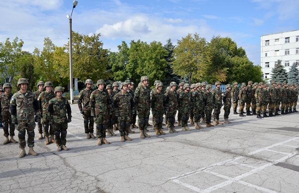 В учениях принимают участие около 1 800 военных из 14 стран.