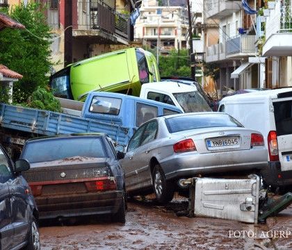 In mai multe localitati, circulatia rutiera a fost intrerupta, iar barajul unui rau s-a rupt.