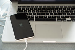 Apple остановила производство iPhone.