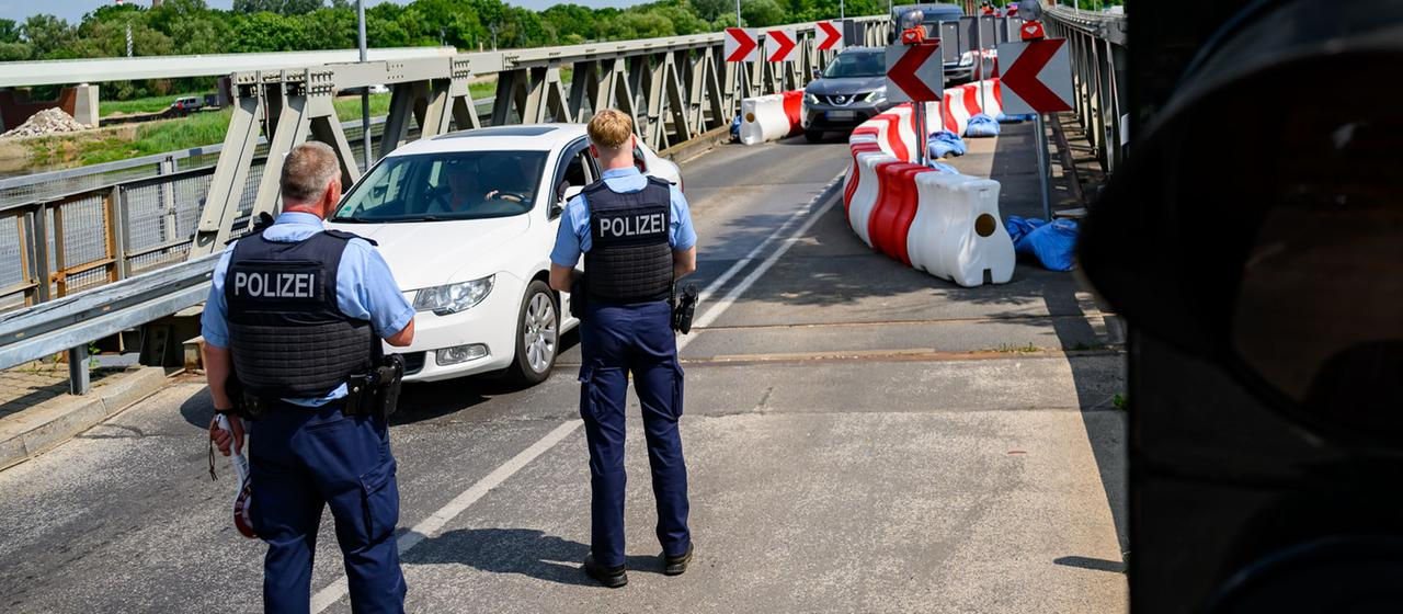 Germania a refuzat intrarea a circa 12.000 de persoane după întărirea controalelor la frontieră.