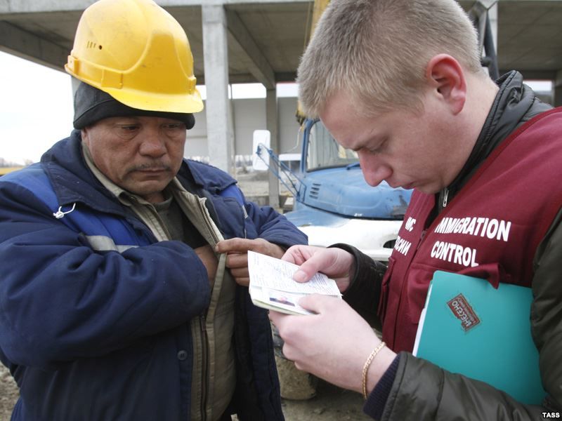 Pentru lipsa înregistrării existente la verificarea MAI FR străinul riscă o amendă de la 2000 pînă la 7000 de ruble.