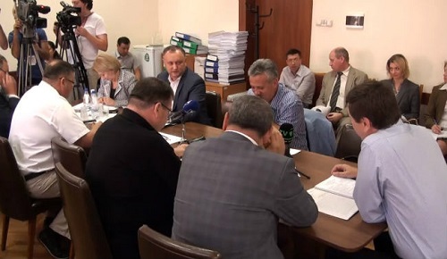По настоянию лидера социалистов Игоря Додона в пятницу, 12 сентября, созывается специальное заседание парламентской комиссии по экономике, бюджету и финансам с повесткой дня, включающей в себя три вопроса.