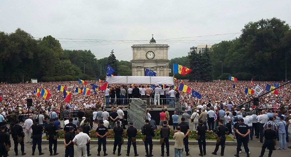 Все чаще выражают тревогу в связи с протестами в столице районные лидеры.
