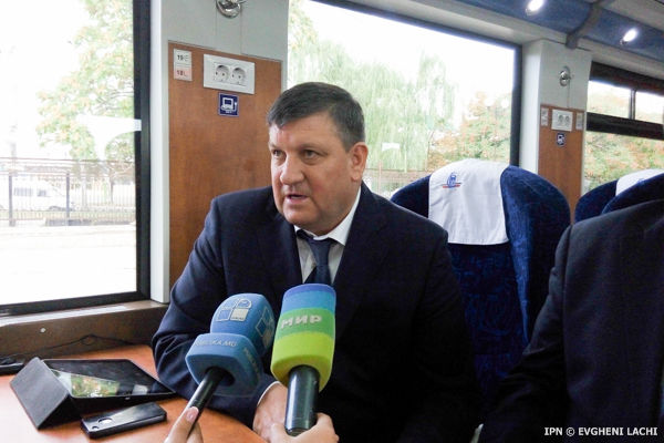 По словам министра, есть возможности для того, чтобы накопить деньги и заплатить зарплаты.
