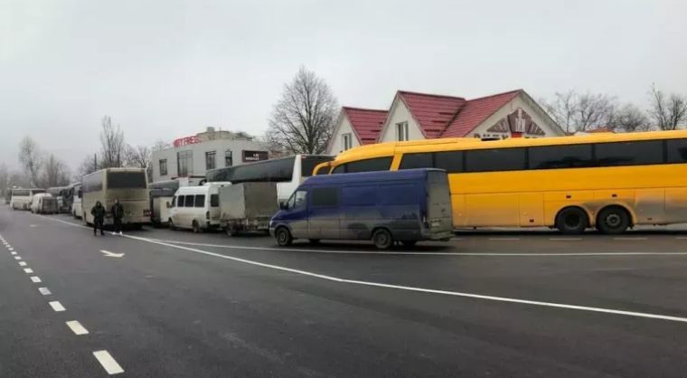 На контрольно-пропускном пункте «Кагул» образовалась очередь.