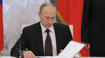 Doi moldoveni au fost decoraţi de preşedintele rus Vladimir Putin pentru consolidarea prieteniei şi cooperării cu Rusia.