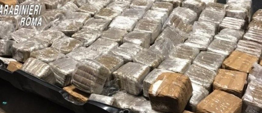 В тайнике было спрятано свыше 100 килограммов гашиша.
