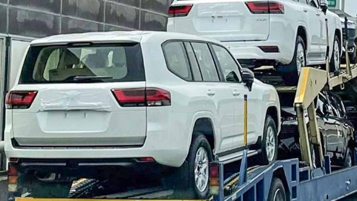 Toyota приостановила прием заказов на Land Cruiser 70 из-за дефицита комплектующих.