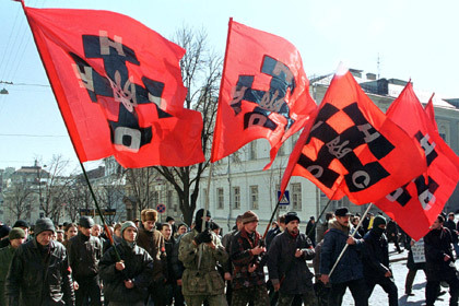 «Правый сектор» был создан в конце ноября прошлого года — сразу после начала массовых акций протеста оппозиции — по инициативе организации «Тризуб имени Степана Бандеры». Фото: Reuters