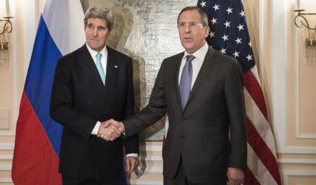 John Kerry a avansat ideea unei ridicări pe etape a sancţiunilor occidentale impuse Rusiei, dacă armistiţiul va fi respectat în Ucraina.