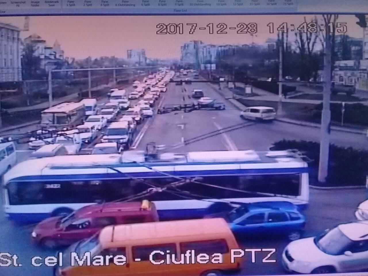 В Кишиневе два ДТП затруднили дорожное движение.