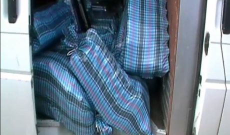 Doi bărbaţi, comercializau băuturi alcoolice în cantităţi mari, în lipsa actelor de provenienţă şi a timbrelor de acciză. Foto: jurnal.md
