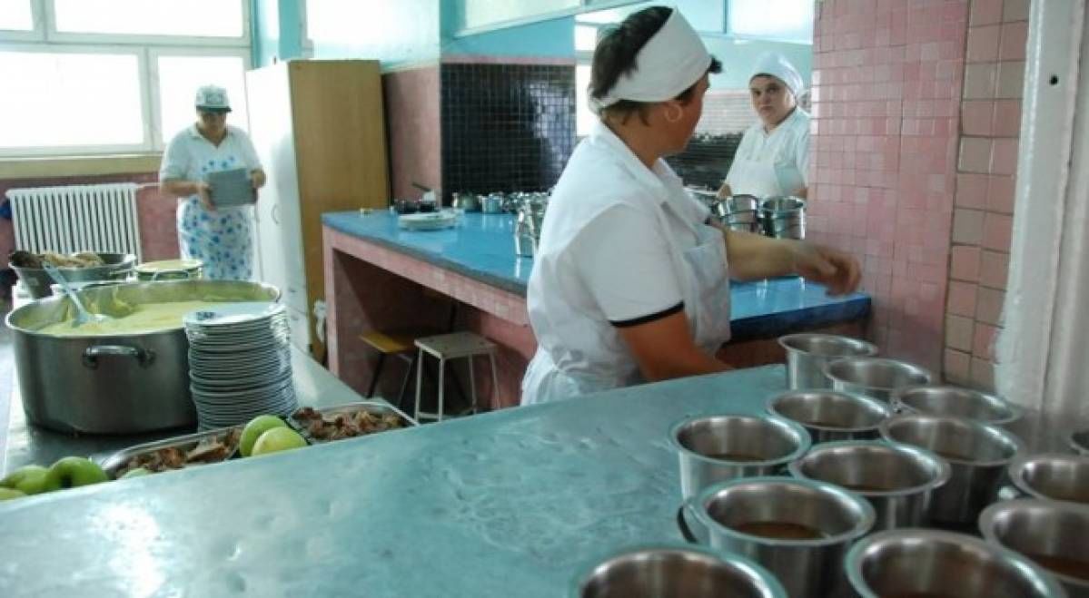 В Страшенах питанием детей в детсадах и школах займется экономический агент.