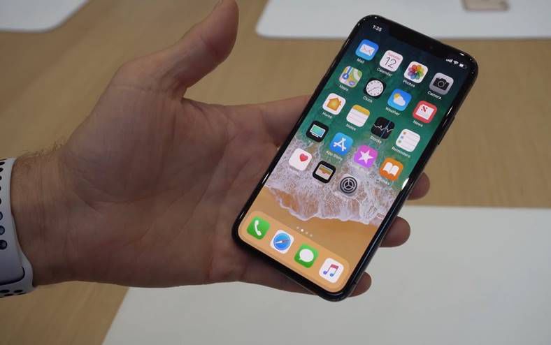 Un fost inginer Apple îți poate debloca iPhone-ul, dar te costă o avere.