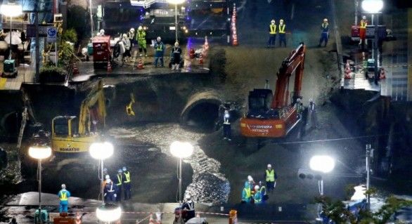 Autorităţile din oraşul japonez Fukuoka au reparat o şoseaua în numai câteva zile. Foto: news.ro
