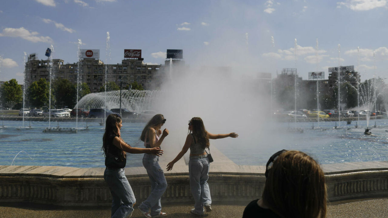 В Румынии в первые дни лета объявлен "желтый код": жара до +36 °C.