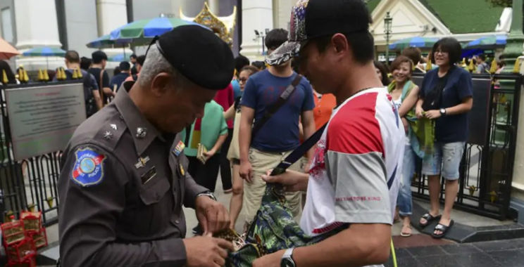 În Thailanda, un bărbat s-a declarat nemuritor și a respins trei gloanțe.