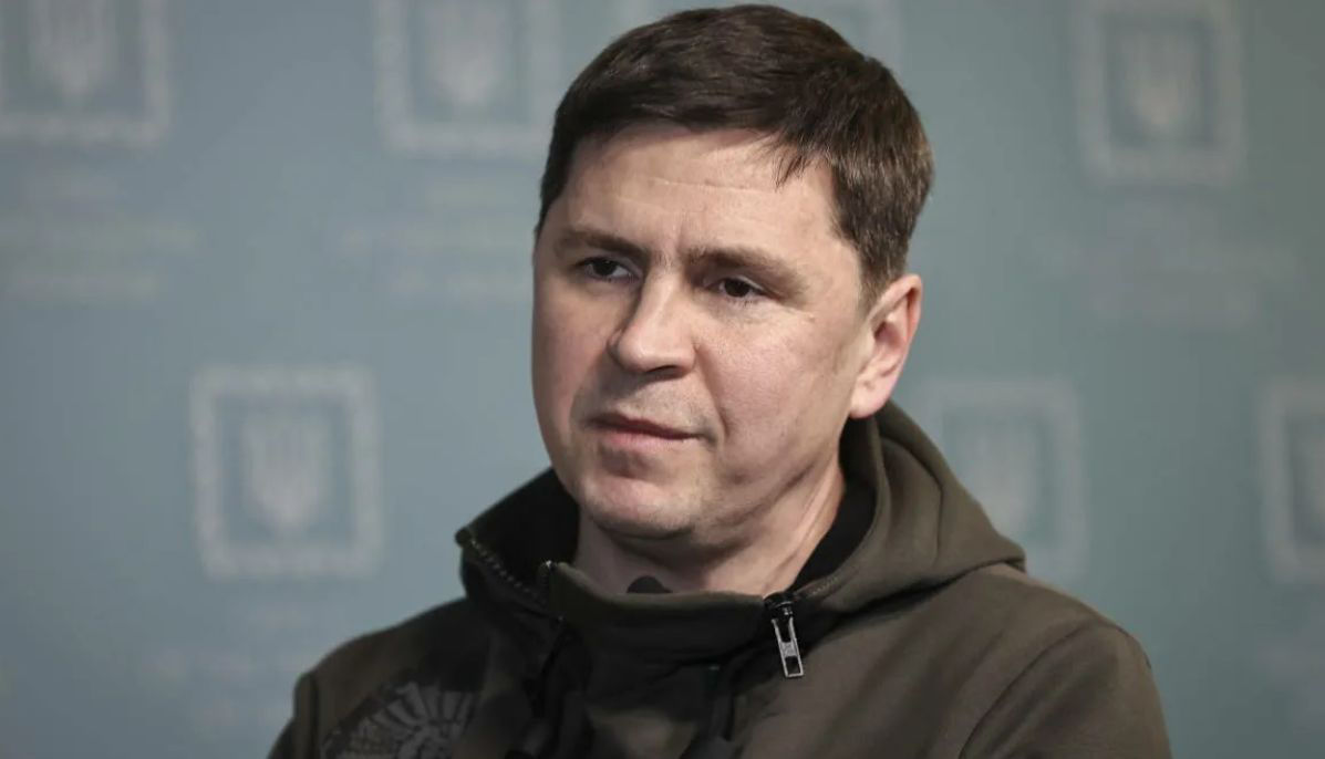 Подоляк допускает атаки россиян на города на День Независимости: Киев в списке.