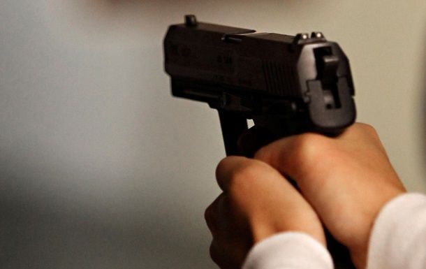 16-летний подозреваемый взял оружие у своего брата, который хранил пистолет в сейфе. Фото символ: vseprokiev.com.ua.